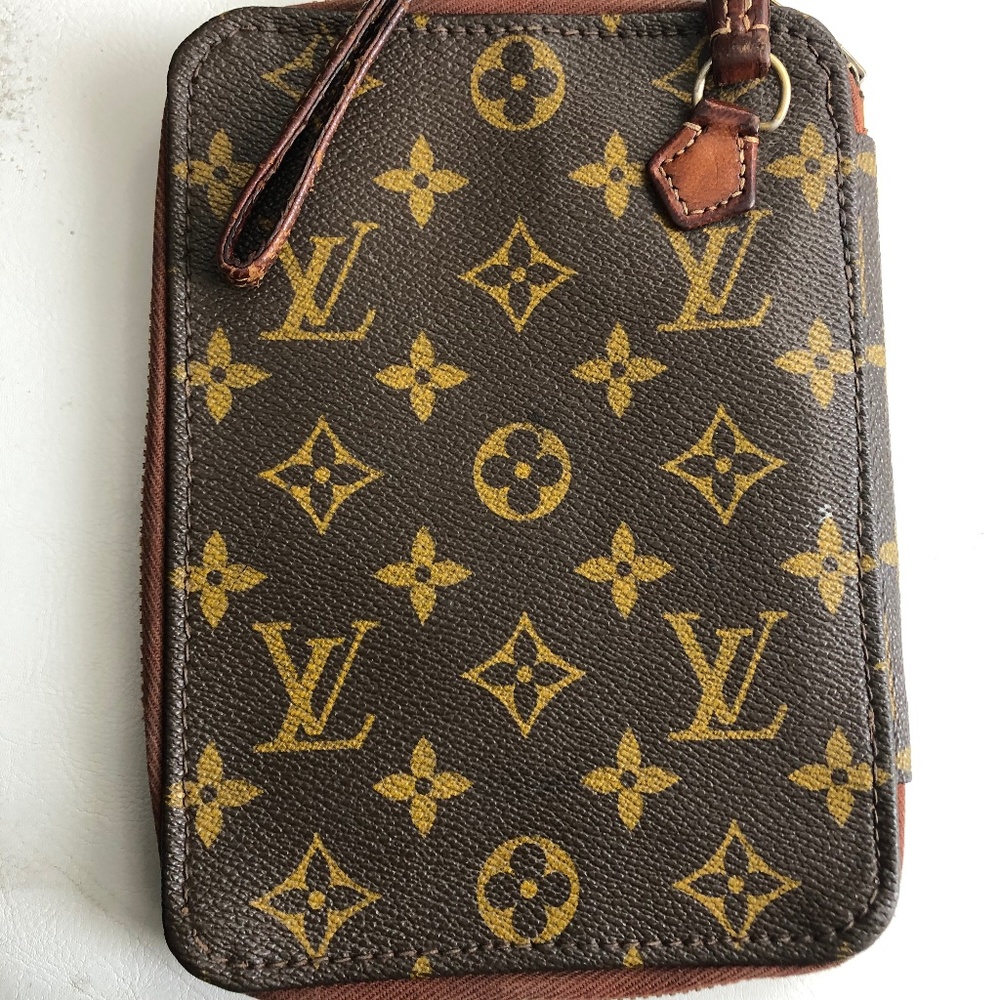 Louis Vuitton Clutch/Wristlet Bag
